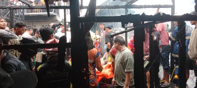 Kebakaerab di Jalan Aes Nasution Gang. Silahturahmi RT 04 Banjarmasin Tengah,  telah tiga korban jiwa, Jum'at (7/11/2025) subuh. (SuarIndonesia/DO), 