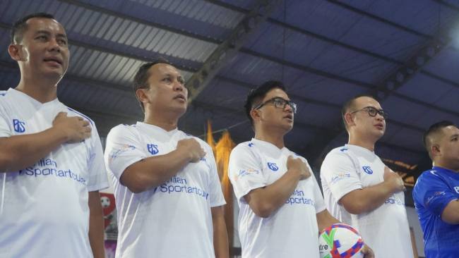 BRI Region 14, gelar Kick Off BRILian SportArtCular & Exhibition Match dalam Rangka Hari Ulang Tahun (HUT) ke-130 di Upik Indoor Futsal, Banjarmasin, dibuka secara resmi oleh Novian Supriatno, Regional CEO BRI Region 14 Banjarmasin Jumat (7/11/2025). (SuarIndonesia/Ist)

