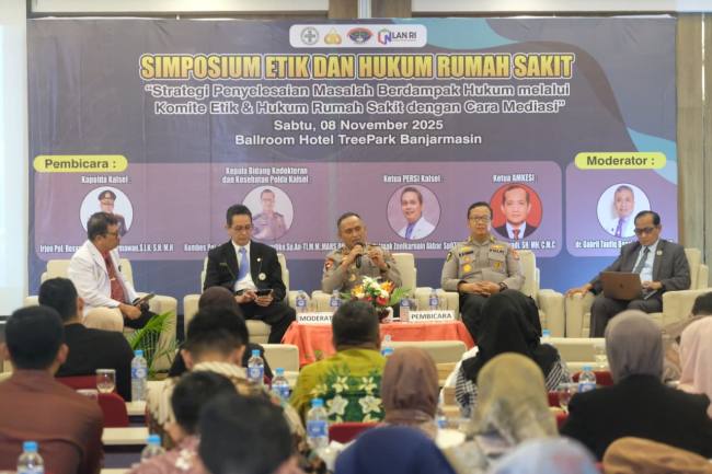 Simposium berlangsung di salah satu hotel di Banjarmasin, Sabtu (8/11/2025) terkait bagaimana memediasi permasalahan-permasalahan di bidang etik agar mengedepankan upaya-upaya yang sifatnya Restorative justice atau mediasi dan konsultasi.. (SuarIndonesia/Ist)