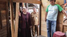 Ketua Komisi IV DPRD Kalsel, Jihan Hanifa, yang meninjau langsung tujuh unit rumah RTLH yang sudah berproses di Desa Antasan Senor, Kecamatan Martapura Timur, Selasa (11/11/2025) (SuarIndonesia/Ist)