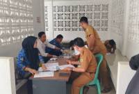 Tes urine dilaksanakan oleh Badan Narkotika Nasional Kabupaten (BNNK) Balangan, Senin (10/11/2025). (SuarIndonesia/Adv)