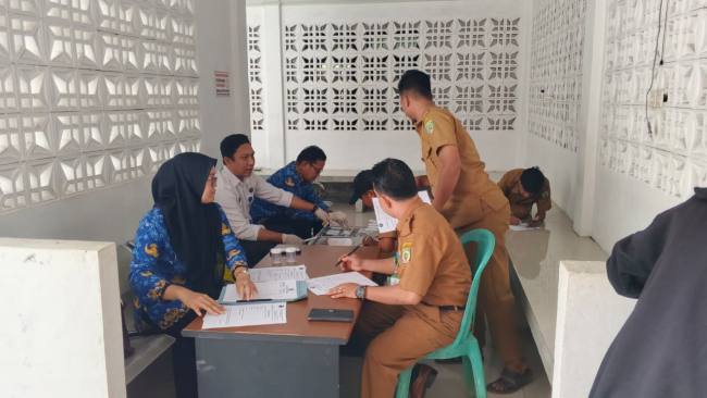 Tes urine dilaksanakan oleh Badan Narkotika Nasional Kabupaten (BNNK) Balangan, Senin (10/11/2025). (SuarIndonesia/Adv)