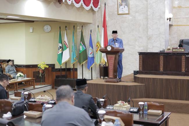 Rapat Paripurna yang dipimpin oleh Ketua Dewan Perwakilan Rakyat Daerah (DPRD) Kalsel, Dr. H. Supian HK, S.H., M.H. Rabu (12/11/2025). (SuarIndonesia/Ist)