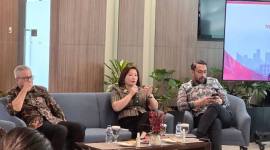 Managing Director Danantara Febriany Eddy (tengah) dalam acara Coffee Morning Session Danantara Asset Management di Jakarta, Jumat (14/11/2025) (Foto: ANTARA/Bayu Saputra)