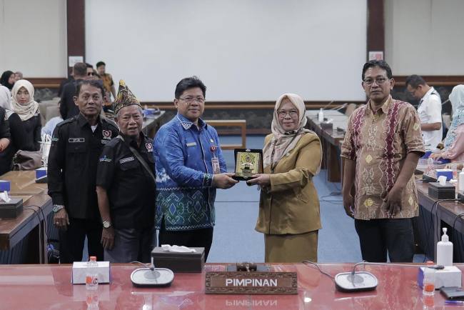 kegiatan studi komparasi sekaligus press tour ke DPRD Daerah Istimewa Yogyakarta (DIY), Senin (17/11/2025). (SuarIndonesia/HM)