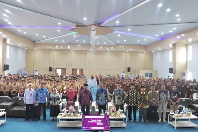 Bank Kalsel Bersama OJK Gelar Literasi dan Inklusi Keuangan di SMP dan SMA IT Ukhuwah Banjarmasin.