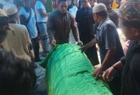 Jasad korban ketika dibawa pulang pihak keluarga dari RSUD Ulin Banjarmasin. (SuarIndonesia/DO)