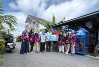 PROGRAM: Bank Kalsel salurkan dana CSR sebesar Rp50 juta pada program “Tempat Sampah Sedekah Botol Plastik”