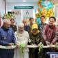 Gubernur Kalsel) H. Muhidin bersama-sama potong pita tanda resmikan Amanah Fertility Centre klinik bayi tabung (In Vitro Fertilization/IVF) pertama di Banua dengan tagline “Dua Garis, Kebahagiaan Amanah”,, Sabtu (22/11/2025). (SuarIndonesia/dv)