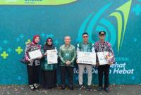 Acara digelar di Halaman Gedung Idham Chalid, Kantor Gubernur Kalimantan Selatan, Kota Banjarbaru, Sabtu (22/11/2025), Balangan berhasil meraih dua penghargaan sekaligus di bidang kesehatan. (SuarIndonesia/Adv)