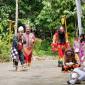 Festival Racah Mampulang Bakarasmin keempat di kawasan Wisata Pasar Budaya Racah Mampulang, Desa Balida, Kecamatan Paringin, Sabtu (22/11/2025). (SuarIndonesia/Adv)
