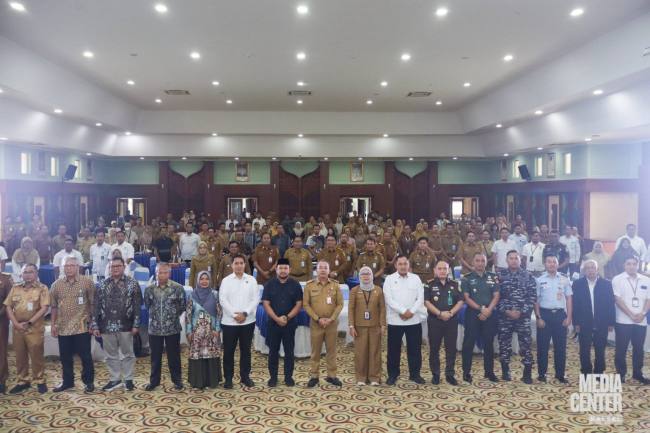 Rakor dilaksanakan di Gedung Idham Chalid Setdaprov Kalsel, Senin (24/11/2025). (SuarIndonesia/Adv)