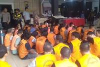 Semua tersangka, terdiri 52 laki-laki dan 5 perempuan dengan jumlah kasus sebanyak 49 Laporan Polisi (LP) (SuarIndonesia/ZI)