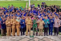 penyambutan yang digelar di halaman Kantor Bupati Balangan, dihadiri sekitar 512 anggota Karang Taruna dari 62 desa, Selasa (11/11/2025) (SuarIndonesia/Adv)