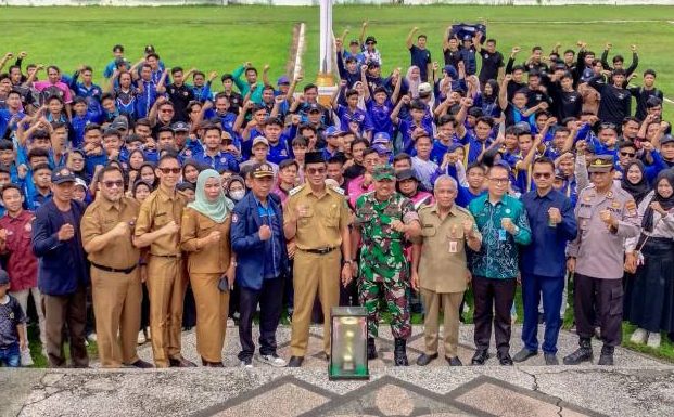 penyambutan yang digelar di halaman Kantor Bupati Balangan, dihadiri sekitar 512 anggota Karang Taruna dari 62 desa, Selasa (11/11/2025) (SuarIndonesia/Adv)