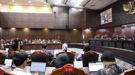 Mahkamah Konstitusi menggelar sidang pengucapan putusan pengujian Undang-Undang Nomor 2 Tahun 2002 tentang Kepolisian di Ruang Sidang MK, Kamis (13/11/2025). (Foto: Istimewa)