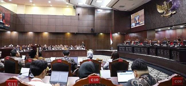 Mahkamah Konstitusi menggelar sidang pengucapan putusan pengujian Undang-Undang Nomor 2 Tahun 2002 tentang Kepolisian di Ruang Sidang MK, Kamis (13/11/2025). (Foto: Istimewa)