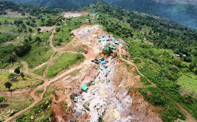 Foto drone Lokasi tambang ilegal di dalam Kawasan HPT Pelangan RTK.07, Desa Buwun Mas, Kecamatan Sekotong, Kabupaten Lombok Barat, NTB, Kamis (30/10/25). (ANTARA/DOK Kemenhut)