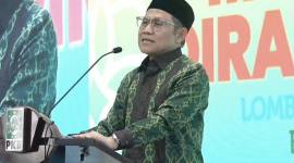 Menteri Koordinator Bidang Pemberdayaan Masyarakat Muhaimin Iskandar berpidato saat penutupan Musabaqoh Qiraatil Kutub Nasional (MQKN) 2025 di Kantor DPP PKB, Jakarta, Minggu (9/11/2025). (ANTARA/Fath Putra Mulya)