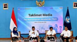 Kementerian Pendidikan Dasar dan Menengah (Kemendikdasmen) menyelenggarakan kegiatan Taklimat Media Tes Kemampuan Akademik (TKA) di Gedung A Kemendikdasmen, Jakarta Pusat pada Senin (22/12/2025). (ANTARA/Hana Kinarina)