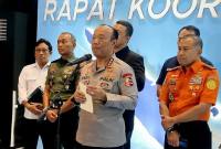 Wakapolri Komjen Pol Dedi Prasetyo (tengah) memberikan keterangan pers usai acara Rakor Lintas Sektoral Bidang Operasional Tahun 2025 di Gedung STIK-PTIK Polri, Jakarta, Senin (15/12/2025). (ANTARA/Nadia Putri R)