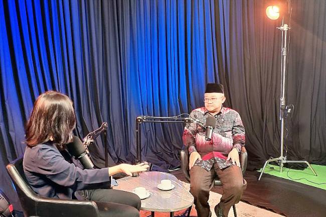 Menteri Pendidikan Dasar dan Menengah (Mendikdasmen) Abdul Mu'ti di Jakarta pada Jumat (12/12/2025) memastikan insentif untuk guru honorer mengalami kenaikan menjadi Rp400 ribu mulai tahun 2026 dengan mekanisme transfer langsung ke rekening guru yang tercantum dalam Dapodik. (ANTARA/Hana Kinarina)
