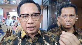 Menteri Dalam Negeri (Mendagri) Tito Karnavian memberikan keterangan kepada wartawan di di Kantor Pusat Kemendagri, Jakarta, Kamis (11/12/2025). (ANTARA/Fianda Sjofjan R)
