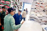 Pemprov bersama Bulog Kalteng menggelar monitoring ketersediaan beras di gudang Bulog Palangka Raya, Selasa (9/12/2025). (ANTARA/M Arif Hidayat)