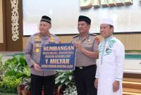 Dalam kegiatan ini juga Polda Kalsel mengumpulkan donasi untuk korban banjir di Aceh, Sumatra Utara dan Sumatra Barat sebesar Rp 1 miliar, yang dalam waktu dekat akan disalurkan. (SuarIndonesia/Ist)