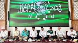 Rais Aam Pengurus Besar Nahdlatul Ulama, KH Miftachul Akhyar, dan Ketua Umum PBNU, KH Yahya Cholil Staquf, saat silaturahmi di di Pesantren Miftachussunnah, Surabaya, Jatim, Minggu (28/12/2025). (Foto: Dok NU)