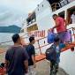 Foto Ilustrasi - Suasana aktivitas naik turun penumpang di kapal penyeberangan. (Foto: Dok Kemenhub)