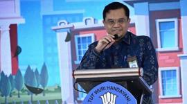 Direktur Jenderal Pendidikan Anak Usia Dini, Pendidikan Dasar, dan Pendidikan Menengah (Dirjen PAUD Dikdasmen) Gogot Suharwoto memberikan arahan Rapat Koordinasi Tim Percepatan Program Prioritas 06 (TP-06) Implementasi Makan Bergizi Gratis di Satuan Pendidikan di Jakarta, Senin (8/12/2025). (Foto: Humas Kemendikdasmen)