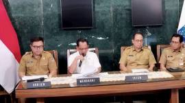 Menteri Dalam Negeri Tito Karnavian saat konferensi pers di Gedung Kemendagri, Jakarta, Selasa (9/12/2025). (ANTARA/Bagus Ahmad R)