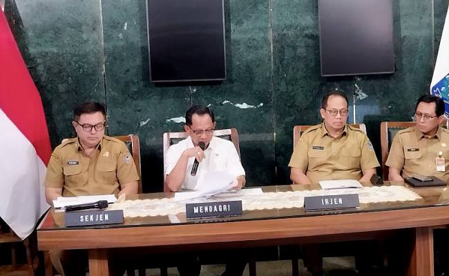Menteri Dalam Negeri Tito Karnavian saat konferensi pers di Gedung Kemendagri, Jakarta, Selasa (9/12/2025). (ANTARA/Bagus Ahmad R)