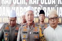 Kapolda Kalsel Irjen Pol Rosyanto Yudha Hermawan ditemui saat meninjau dapur umum sektor Taufik, Jalan Pendidikan Martapura, untuk Haul ke-21 Guru Sekumpul, Senin (22/12/2025). (Foto: Istimewa)