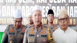 Kapolda Kalsel Irjen Pol Rosyanto Yudha Hermawan ditemui saat meninjau dapur umum sektor Taufik, Jalan Pendidikan Martapura, untuk Haul ke-21 Guru Sekumpul, Senin (22/12/2025). (Foto: Istimewa)