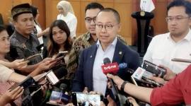Wakil Ketua MPR RI Eddy Soeparno di kompleks parlemen, Jakarta, Senin (29/12/2025). (ANTARA/Bagus A Rizaldi)