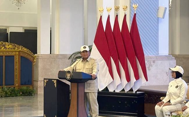 
Presiden Prabowo Subianto dalam pidato jelang pelepasan kontingen SEA Games ke-33 Thailand di Istana Negara, Jumat (5/12/2025). (Foto: ANTARA/Mentari Dwi G)