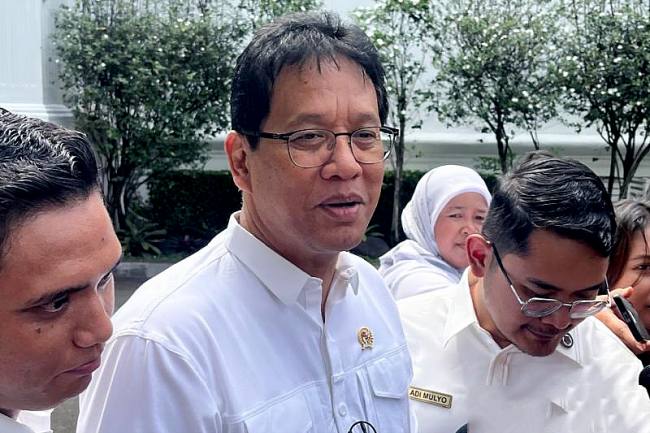 Menteri Keuangan (Menkeu) Purbaya Yudhi Sadewa ditemui, di Kompleks Istana Presiden, Jakarta, Senin (15/12/2025). (Foto: Antara/Fathur Rochman)
