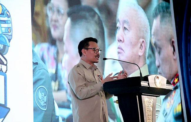 
Kepala Badan Pendapatan Daerah (Bapenda) Provinsi Kalsel Subhan Noor Yaumil menyampaikan laporan Gebyar Panutan Pajak Kendaraan Bermotor (PKB) 2025 di Banjarbaru, Kalimantan Selatan, Selasa (16/12/2025). (Foto: MC Kalsel)
