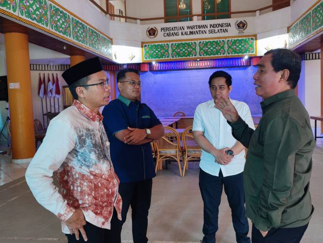 KPID Kalsel Periode 2025–2030  silaturahmi dan audiensi dengan PWI Kalsel,, Jumat (5/12/2025) (SuarIndonesia/Ist)