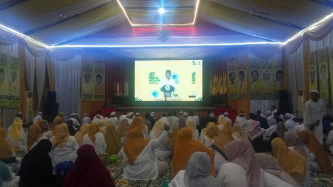 Peringatan puncak Hari Ulang Tahun (HUT) Partai Golkar ke-61 di Kalimantan Selatan, Jumat (5/12/2025) malam, tidak hanya diisi salat hajat, tetapi juga diwarnai aksi kemanusiaan. (SuarIndonesia/HM)