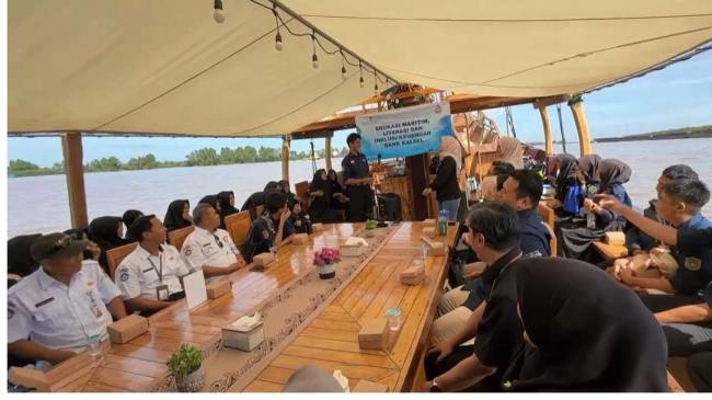Bank Pembangunan Daerah Kalimantan Selatan (Bank Kalsel) bekerja sama dengan Bank Indonesia (BI) Kalimantan Selatan menggelar Edukasi Maritim, Literasi dan Inklusi Keuangan untuk peserta didik SMAN 9 Banjarmasin. (Foto:HumasBankKalsel)