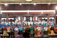 Gubernur Kalbar Ria Norsan menghadiri peringatan Hari Pantun Dunia (Harpandu) dan Hari Pantun Nasional (Hartunas) yang digelar di Pendopo Gubernur Kalimantan Barat, Pontianak, Selasa (16/12/2025). (Foto: Antara/Rendra Oxtora)