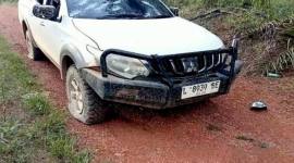 Mobil milik PT Sultan Rafli Mandiri (SRM) yang dirusak WNA China yang sempat bersitegang dengan sejumlah anggota TNI di Ketapang, Kalbar, Minggu (14/12/2025). (Foto: Dok PT SRM)