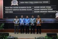 Anugerah Keterbukaan Informasi Publik Tahun 2025 yang diselenggarakan oleh Komisi Informasi Provinsi Kalsel di Mahligai Pancasila, Banjarmasin, Jumat (19/12/2025) malam (SuarIndonesia/Adv)