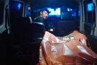 Jasad dievakuasi para relawwan Rescue Gabungan ke ruangan Instalasi Pemulasaraan Jenazah Rumah Sakit Umum Daerah (RSUD) Ulin Banjarmasin, untuk dilakukan visum. (SuarIndonesia/DO)