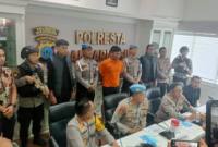 Pengungkapan kasus tersebut disampaikan dalam konferensi pers di Mapolresta Banjarmasin, Jumat (26/12/2025). (SuarIndonesia/YI)