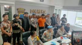 Pengungkapan kasus tersebut disampaikan dalam konferensi pers di Mapolresta Banjarmasin, Jumat (26/12/2025). (SuarIndonesia/YI)