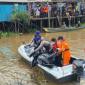 Korban mengapung di Jalan Basirih tepatnya Sungai Martapura Banjarmasin Barat, Senin (29/12/2025), (SuarIndonesia/DO)